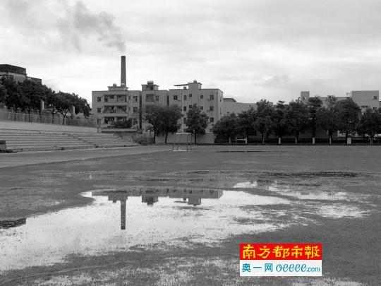 鍋爐黑煙突襲中學(xué) 東莞橡塑公司稱或?yàn)殪F霾
